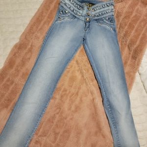 Colombian jeans! Skinny and light washed color